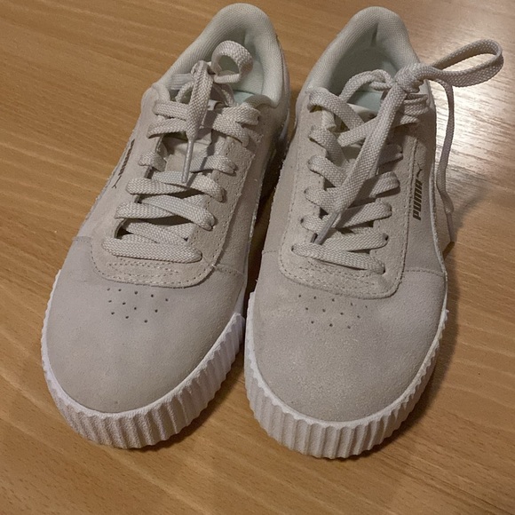 Women’s Puma size 7.5 - Picture 2 of 4